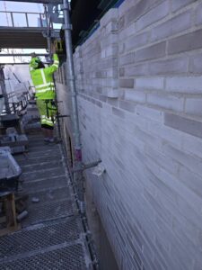 namu isores apdaila, fasadai, klinkeris, dekoratyvinis tinkas, mediniai fasadai, mūro darbai